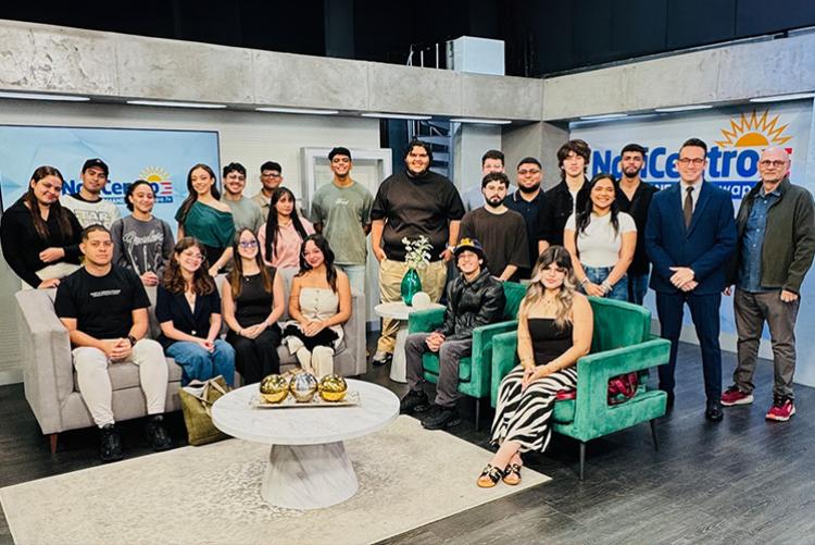 Estudiantes en WAPA TV